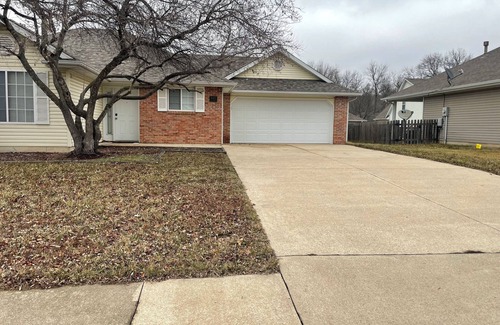 Columbia House | South Columbia home near the stadium and college