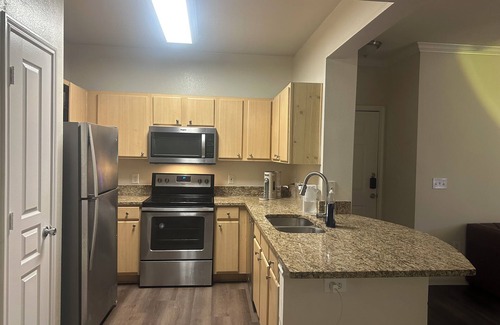 Sweetbriar Apartment | South Congress Austin Modern 2BR with Pool/Hot Tub, Convenient to Nightlife