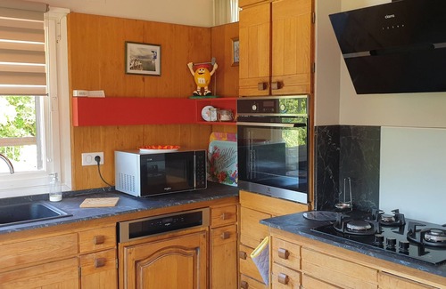 Puy-l'Eveque House | South-facing detached house with private pool