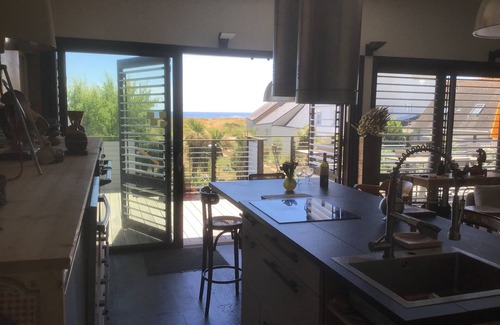 Treffiagat House | South-facing house facing the ocean