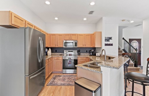 Four Corners House | South Facing, Private & Quiet: 6 miles to Disney!