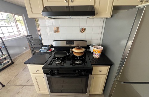 South Gate Apartment | South Gate - 2 Bedrooms - Quick Drive to Hollywood & Beaches