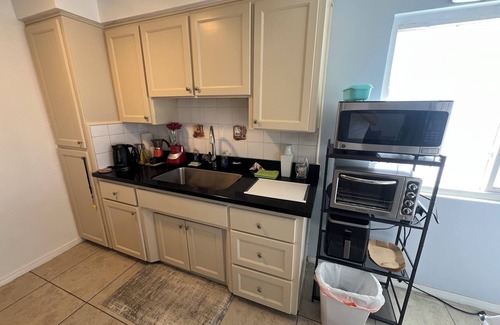 South Gate Apartment | South Gate - 2 Bedrooms - Quick Drive to Hollywood & Beaches