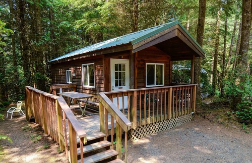 Florence Cabin | South Jetty RV & Camping Resort