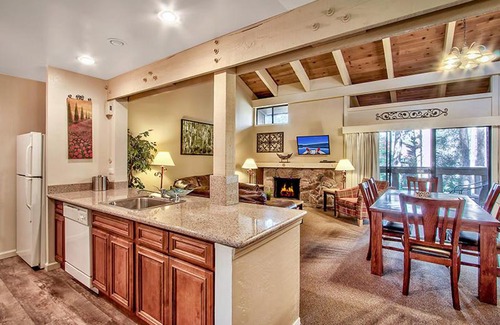 South Lake Tahoe House | South Lake Tahoe Resort - Steps to Beach & Close to Heavenly