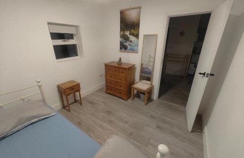 Southall Green Apartment | Southall - Sleeps 3 & Great Transport Links