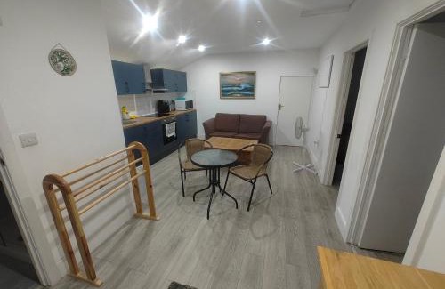 Southall Green Apartment | Southall - Sleeps 3 & Great Transport Links