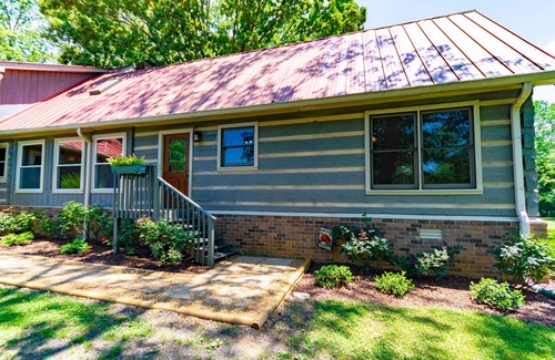 Lebanon Cottage | Southern Country "Cowboy" Hospitality at the Twin Oaks Guest Ranch Nashville TN