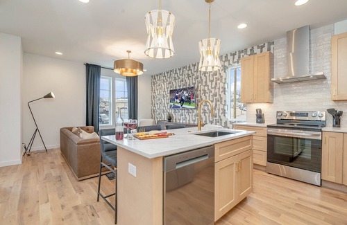 Nashville House | Southern Echo - Patio & Spa - Mins to Broadway