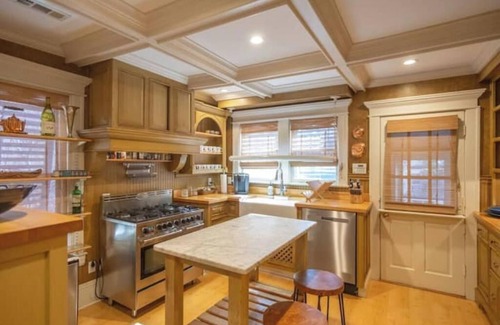 East Midtown House | Southern Elegance in Heart of Memphisnn