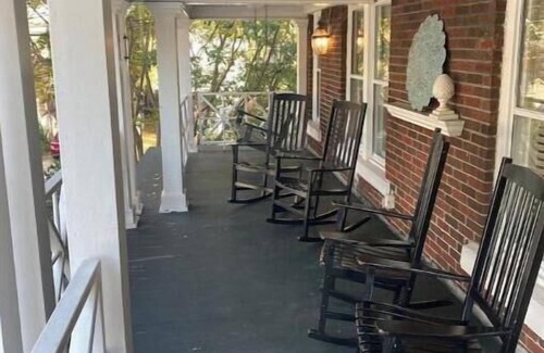 East Midtown House | Southern Elegance in Heart of Memphisnn