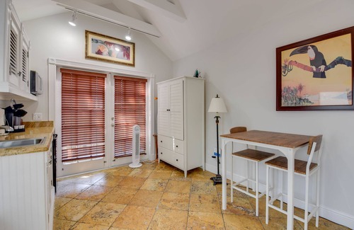 Downtown House | Southern Palms by Brightwild Pool Parking
