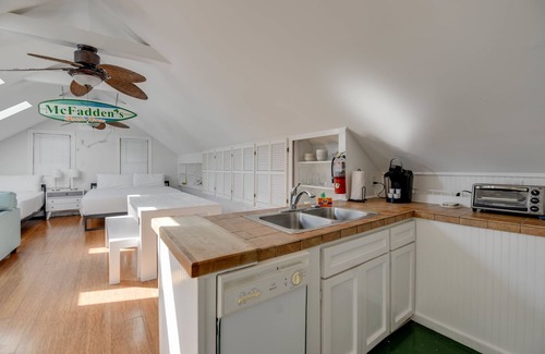 Downtown House | Southern Palms by Brightwild Pool Parking