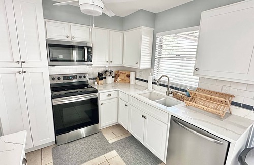 Pelican House | Southwest Cape Coral Escape with Luxurious Lanai & Heated Pool- No extra charge!