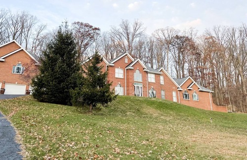 Chillicothe House | Sovereign Summerhill- With a pool & Hot Tub