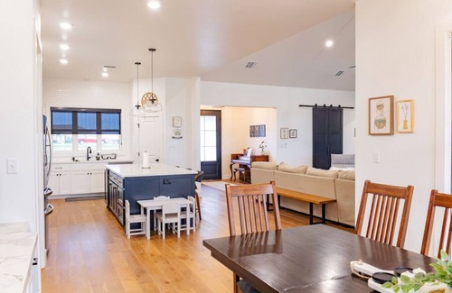 McLennan County House | SPA 5 TVs 2 LR Arcade 5 Acres