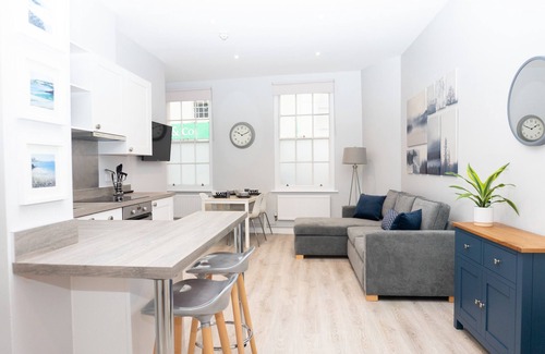 Cheltenham Apartment | Spa Court