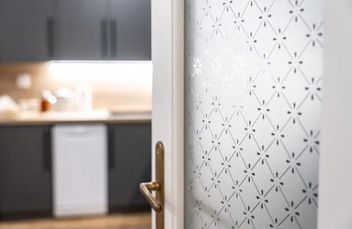 City Centre Apartment | Spa Jewel - Stylish Flat in the Center! with Sauna
