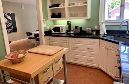 St. Helena House | Spa-Like Paradise Walking Distance To Wineries, Shops, No Final Cleaning Fee