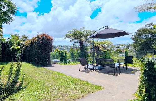 Glenfield House | Spa Nest Glenfield｜Spacious 7BR Retreat｜Movie Lounge｜Nice Big Garden｜Kids’ Zone