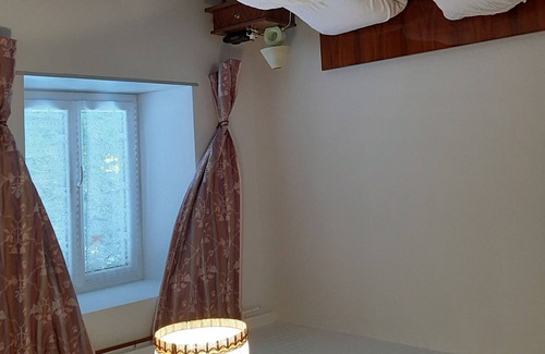 Besse-en-Chandesse Apartment | Spacious apartment 2/4 people Besse
