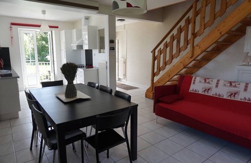 Besse-en-Chandesse Apartment | Spacieux Appart Triplex - Très Bien Situé - Prox Super Besse et Commerces