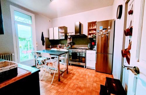 Auxerre House | Spacieuse Maison avec Jardin et Parking Auxerre