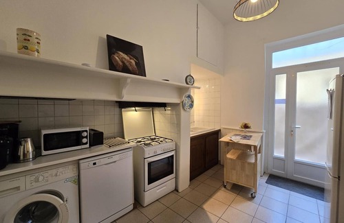 Villefranche-du-Perigord Cottage | Spacious Historic Home with Rooftop Terrace in Villefranche-du-Périgord