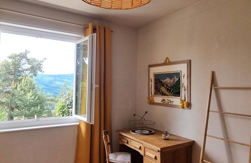 Saint-Georges-en-Couzan Cottage | Spacious family house with garden, pets welcome