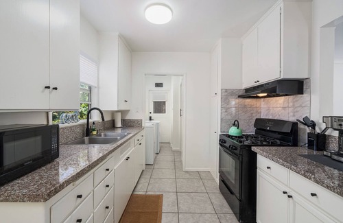 Park Mesa Heights Apartment | Spacious 1Bedroom w/laundry, near stadiums/hospitals/metro