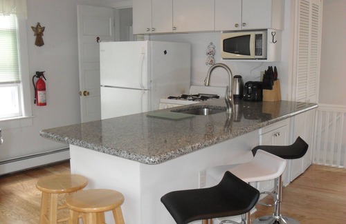 Ocean Grove House | Spacious 1 B Apt, Ocean Block, Private entrance/deck Wkly summer rental