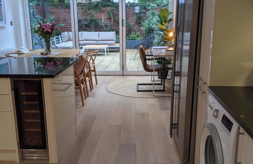 Northcote House | Spacious 1 bed garden flat, 8 min walk to Clapham Junction (off Northcote Road)