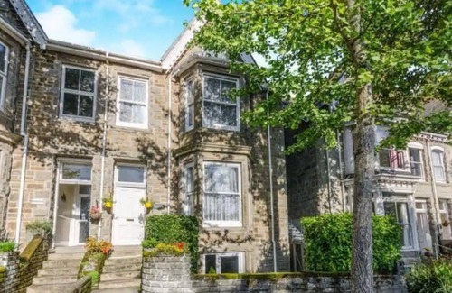 Chysauster Apartment | Spacious 1 Bedroom Flat near Seafront, Penzance. Pet-Friendly!