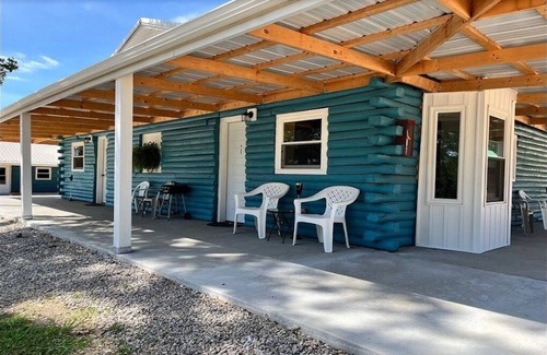 Lebanon Cabin | Spacious 1-bedroom with Loft Located 3 miles from Bennett Springs State Park