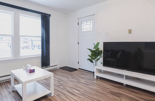 Moncton Apartment | Spacious 1BD Steps To All City Attractions + PS4
