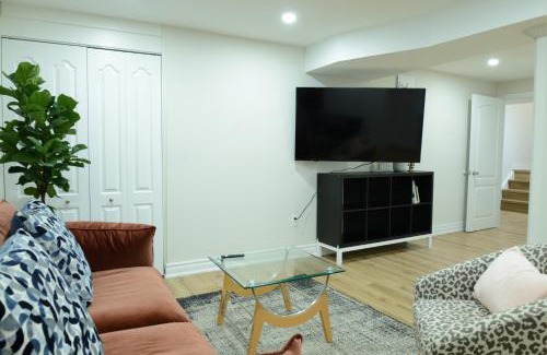 Richmond Hill Apartment | Spacious 2-Bed-Room near Yonge & Major Mackenzie