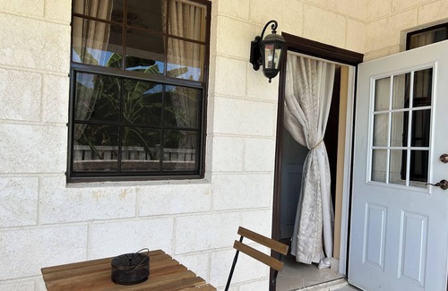 Clermont Apartment | Spacious 2-bedroom estate in charming Warrens with AC, WiFi