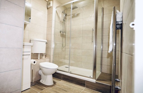 Maidenhead Apartment | Spacious 2 Bedroom Flat on Ground Floor