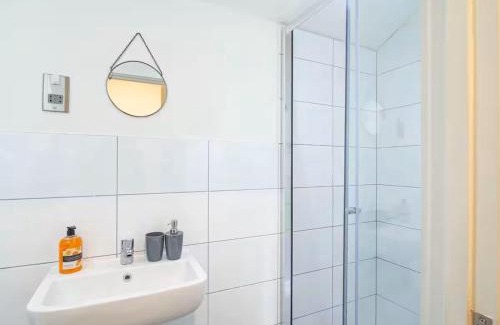 Bradford Apartment | Spacious 2-Bedroom Flat in Bradford