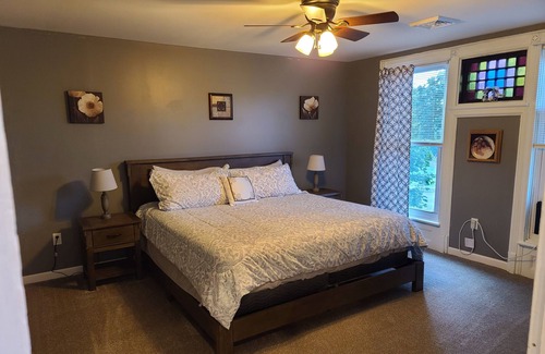 Perry Apartment | Spacious 2 Bedroom Loft w/ Full Kitchen & Full Bath