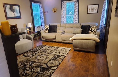 Perry Apartment | Spacious 2 Bedroom Loft w/ Full Kitchen & Full Bath