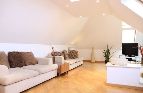 Eltham Apartment | Spacious 2 Bedroom penthouse (SE9 London, Greenwich)