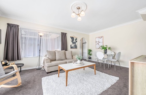 Waterloo Apartment | Spacious 2 Bedroom Townhouse