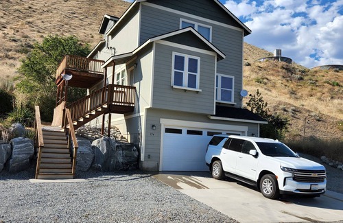 Pateros House | Spacious 2 bedroom w/river view - 5 min to Alta Lake Golf Resort and State Park