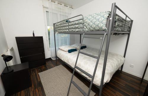 Montevrain Apartment | Spacious 2 bedrooms,4-8 people ,12mn Disney ,Free Private Parking , balcony