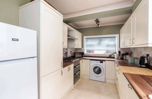 Barton-upon-Humber House | Spacious 2 Bedroom Home in Barton-upon-Humber