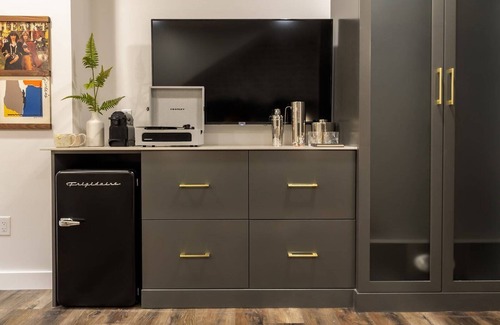 Downtown Apartment | Spacious 2 King Suites – The Finnley Hotel