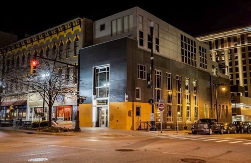 Downtown Apartment | Spacious 2 King Suites – The Finnley Hotel
