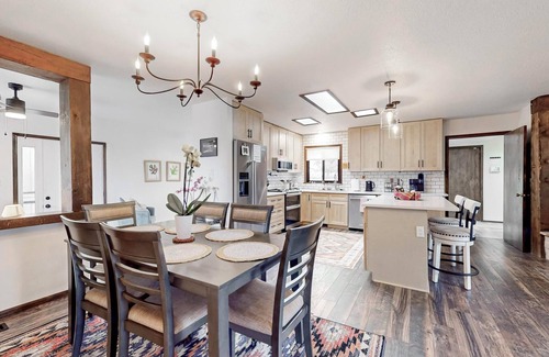 Northeast Heights House | Spacious 2300 Sq Ft| Pet Friendly |Gourmet Kitchen