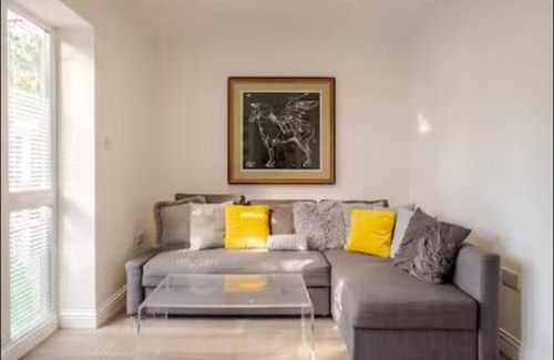 Brooklands Apartment | Spacious 2BDR Apartment, WIFI+ Great TV
